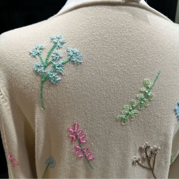 Floral Embroidered Full Zipper Cardigan Size Medium - Picture 10 of 13